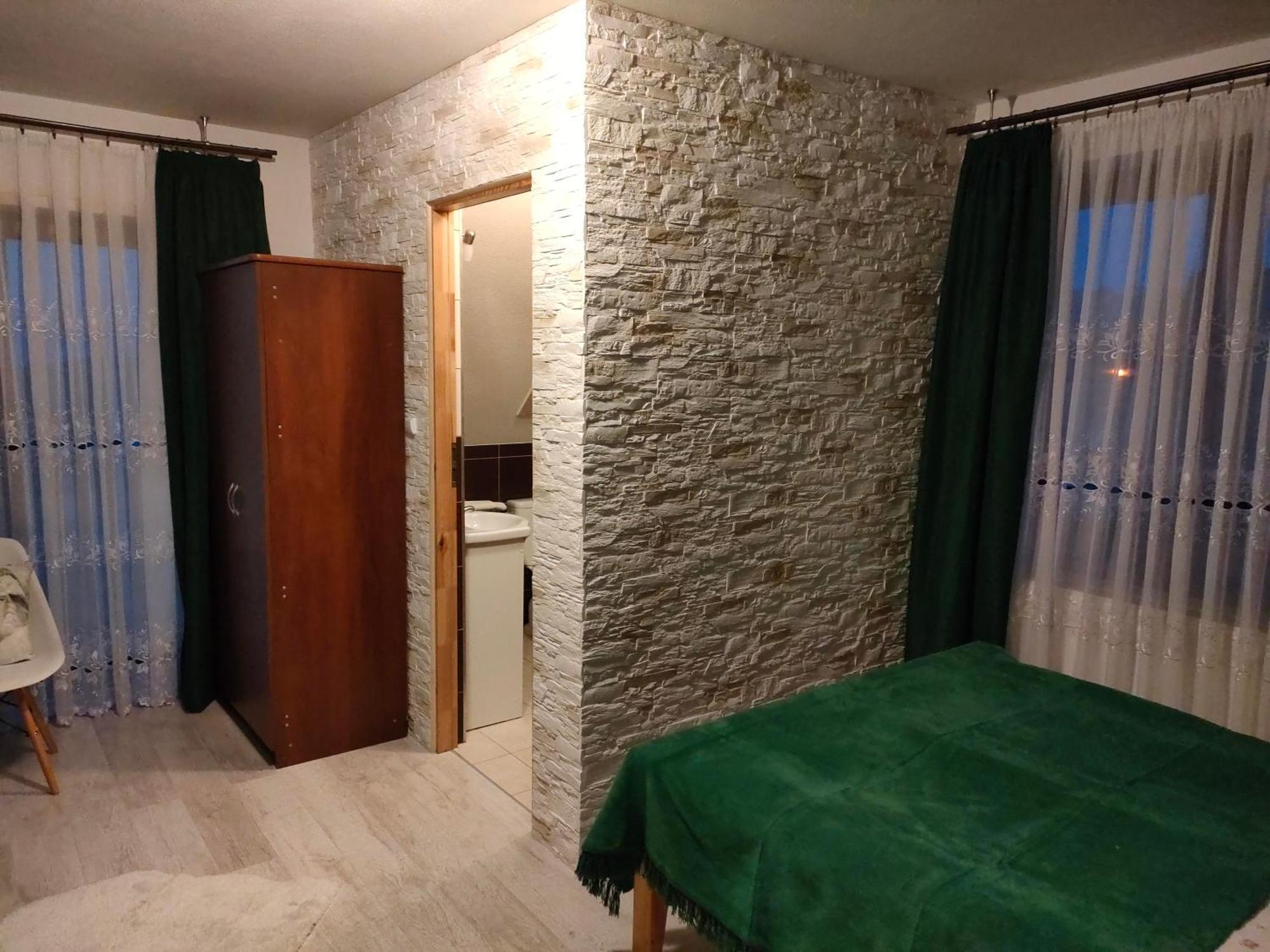 Pokoje U Mrugaly Czerwienne Стая снимка